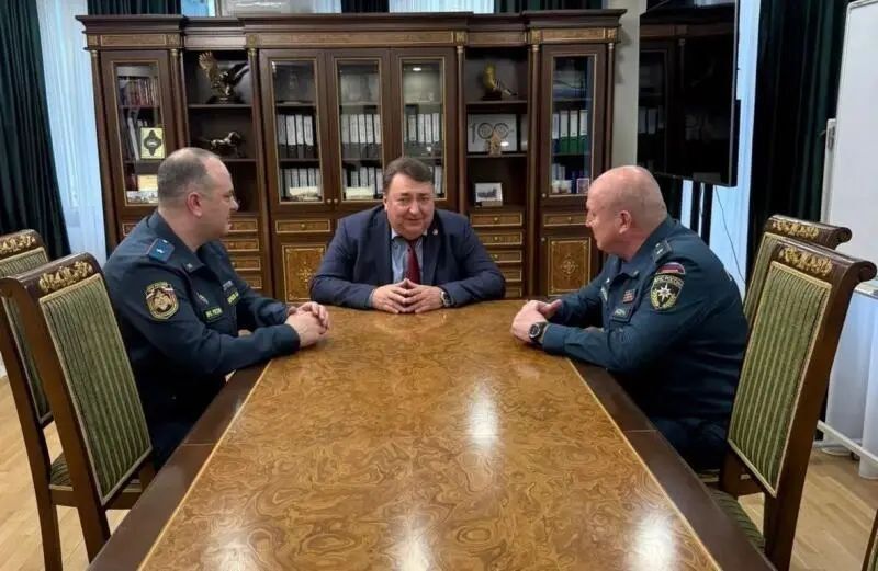 Премьер Ингушетии Владимир Сластенин обсудил вопросы безопасности с руководством МЧС по Ставрополью и Ингушетии