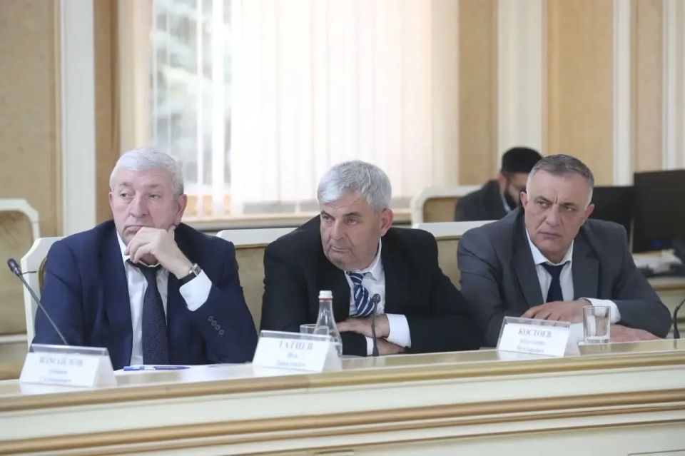 Глава Ингушетии Махмуд-Али Калиматов провёл в Магасе совещание с участием Минэнерго России, представителей федеральных структур и энергокомпаний Глава Ингушетии Махмуд-Али Калиматов провёл в Магасе совещание с участием Минэнерго России, представителей федеральных структур и энергокомпаний