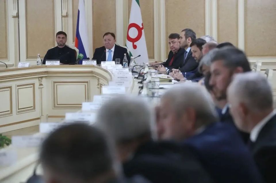 Глава Ингушетии Махмуд-Али Калиматов провёл в Магасе совещание с участием Минэнерго России, представителей федеральных структур и энергокомпаний Глава Ингушетии Махмуд-Али Калиматов провёл в Магасе совещание с участием Минэнерго России, представителей федеральных структур и энергокомпаний