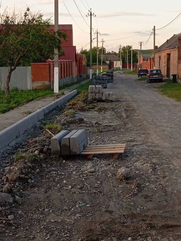 В с.п. Нижние Ачалуки продолжается благоустройство улицы Кооперативная в рамках федерального проекта «Комфортная городская среда» В с.п. Нижние Ачалуки продолжается благоустройство улицы Кооперативная в рамках федерального проекта «Комфортная городская среда»