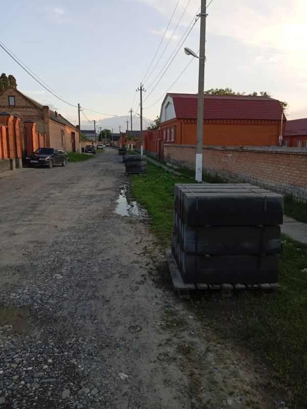 В с.п. Нижние Ачалуки продолжается благоустройство улицы Кооперативная в рамках федерального проекта «Комфортная городская среда» В с.п. Нижние Ачалуки продолжается благоустройство улицы Кооперативная в рамках федерального проекта «Комфортная городская среда»