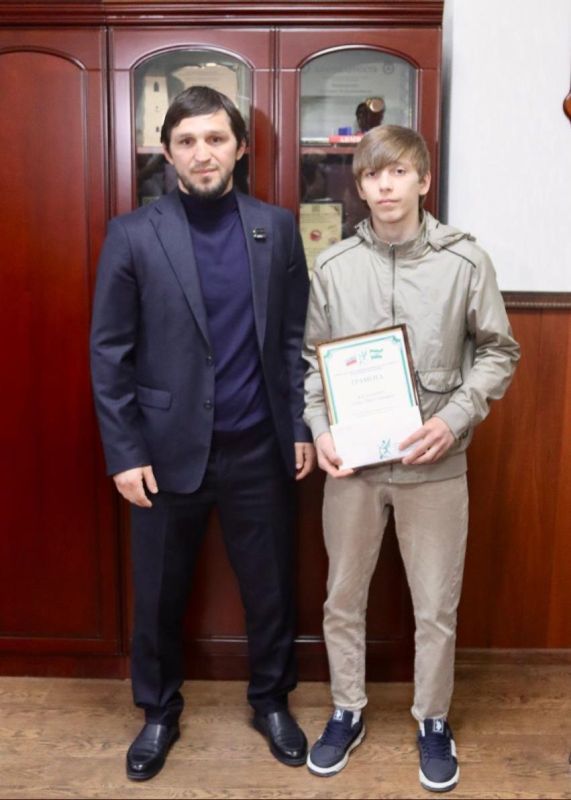 РУСЛАН БЕЛХОРОЕВ ПОЗДРАВИЛ СЕРЕБРЯНОГО ПРИЗЕРА ЕВРОПЫ ПО ГРЕКО-РИМСКОЙ БОРЬБЕ УМАРА БОГАТЫРЕВА РУСЛАН БЕЛХОРОЕВ ПОЗДРАВИЛ СЕРЕБРЯНОГО ПРИЗЕРА ЕВРОПЫ ПО ГРЕКО-РИМСКОЙ БОРЬБЕ УМАРА БОГАТЫРЕВА