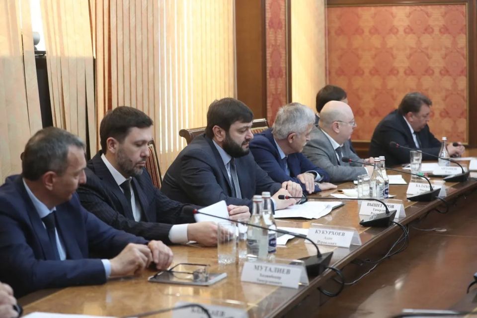 Махмуд-Али Калиматов провёл оперативное совещание по ликвидации последствий паводка в Ингушетии Махмуд-Али Калиматов провёл оперативное совещание по ликвидации последствий паводка в Ингушетии