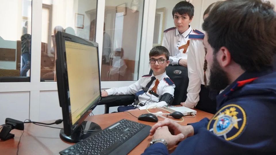 В следственном управлении СК России по Республике Ингушетия состоялся день открытых дверей для учащихся подшефного кадетского класса В следственном управлении СК России по Республике Ингушетия состоялся день открытых дверей для учащихся подшефного кадетского класса