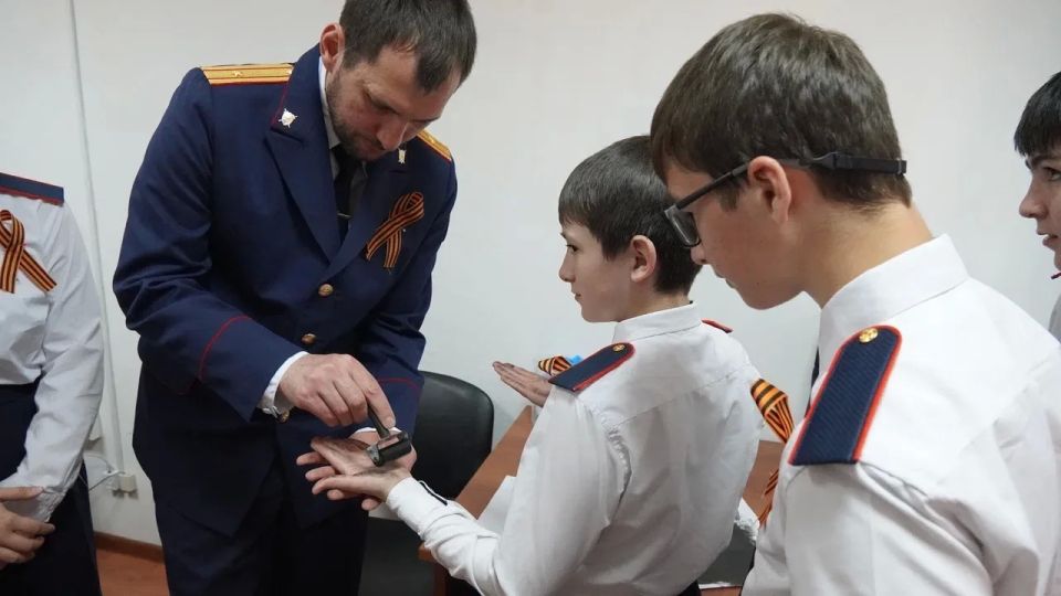 В следственном управлении СК России по Республике Ингушетия состоялся день открытых дверей для учащихся подшефного кадетского класса В следственном управлении СК России по Республике Ингушетия состоялся день открытых дверей для учащихся подшефного кадетского класса