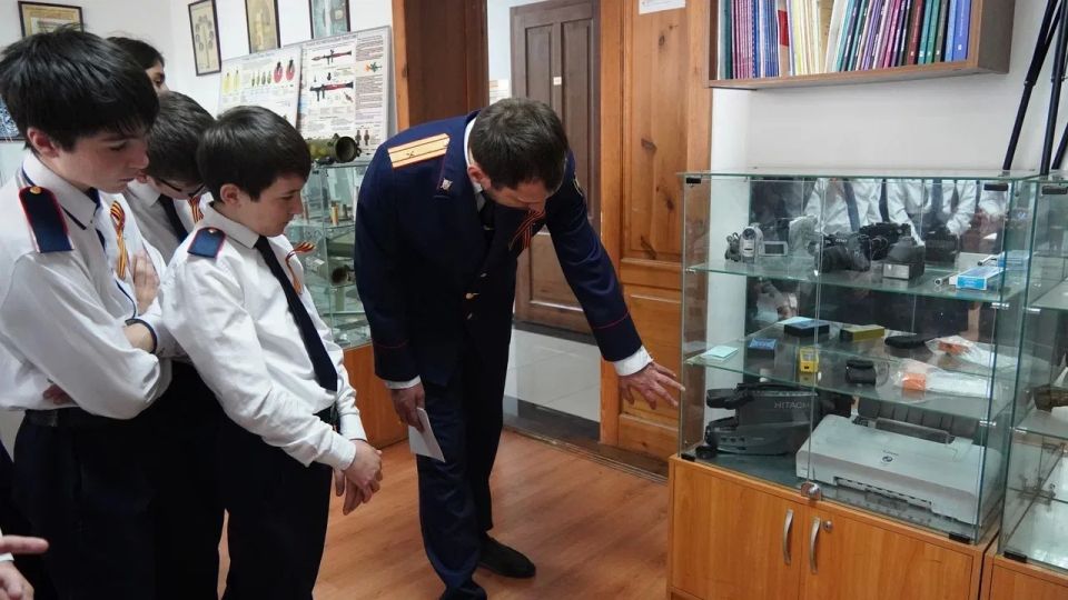 В следственном управлении СК России по Республике Ингушетия состоялся день открытых дверей для учащихся подшефного кадетского класса В следственном управлении СК России по Республике Ингушетия состоялся день открытых дверей для учащихся подшефного кадетского класса