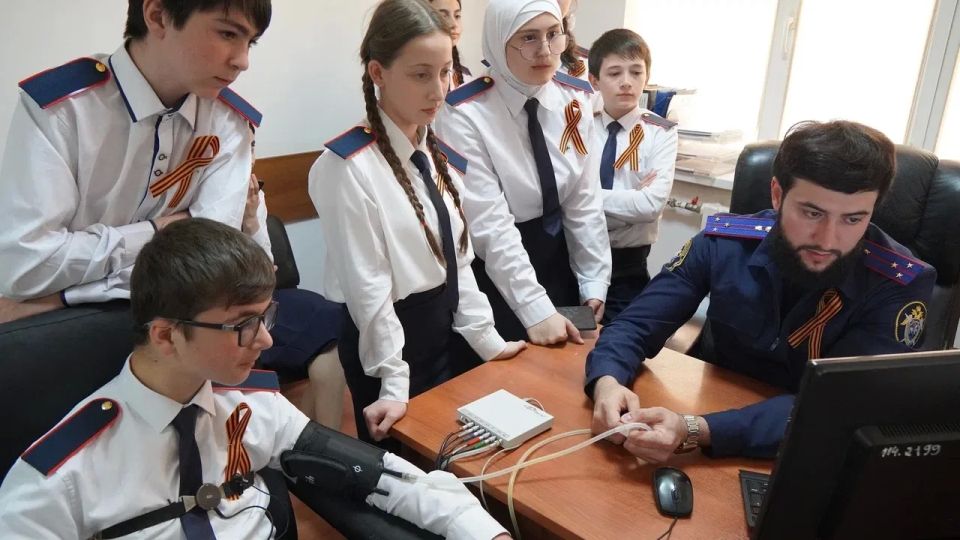 В следственном управлении СК России по Республике Ингушетия состоялся день открытых дверей для учащихся подшефного кадетского класса В следственном управлении СК России по Республике Ингушетия состоялся день открытых дверей для учащихся подшефного кадетского класса