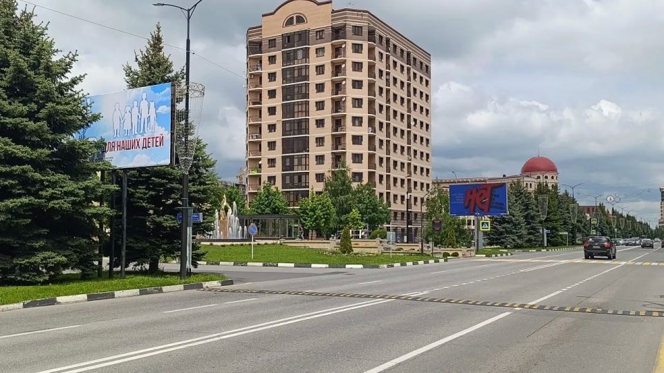 Мир начинается с одного взгляда на баннер Мир начинается с одного взгляда на баннер