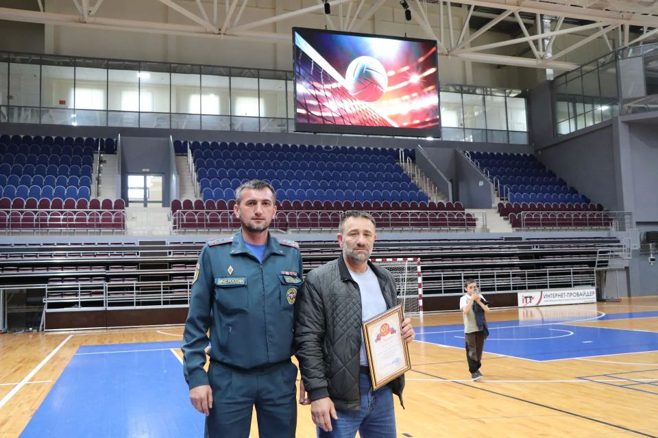 Во Дворце спорта «Магас» прошли соревнования по волейболу среди подразделений Главного управления МЧС России по Республике Ингушетия, посвященные Дню защитника Отечества Во Дворце спорта «Магас» прошли соревнования по волейболу среди подразделений Главного управления МЧС России по Республике Ингушетия, посвященные Дню защитника Отечества