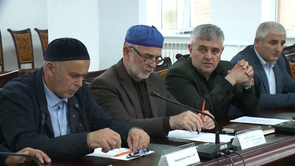 Сенатор РФ Микаил Илезов провел в с. п. Нестеровское рабочее совещание по вопросам строительства, капитального ремонта и благоустройства социальных объектов Сунженского района Сенатор РФ Микаил Илезов провел в с. п. Нестеровское рабочее совещание по вопросам строительства, капитального ремонта и благоустройства социальных объектов Сунженского района