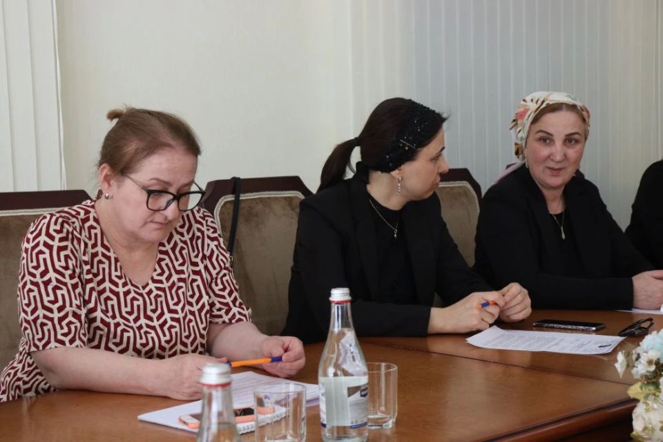 В администрации города состоялось очередное заседание комиссии по делам несовершеннолетних и защите их прав под председательством заместителя Главы города Макки Зязиковой В администрации города состоялось очередное заседание комиссии по делам несовершеннолетних и защите их прав под председательством заместителя Главы города Макки Зязиковой