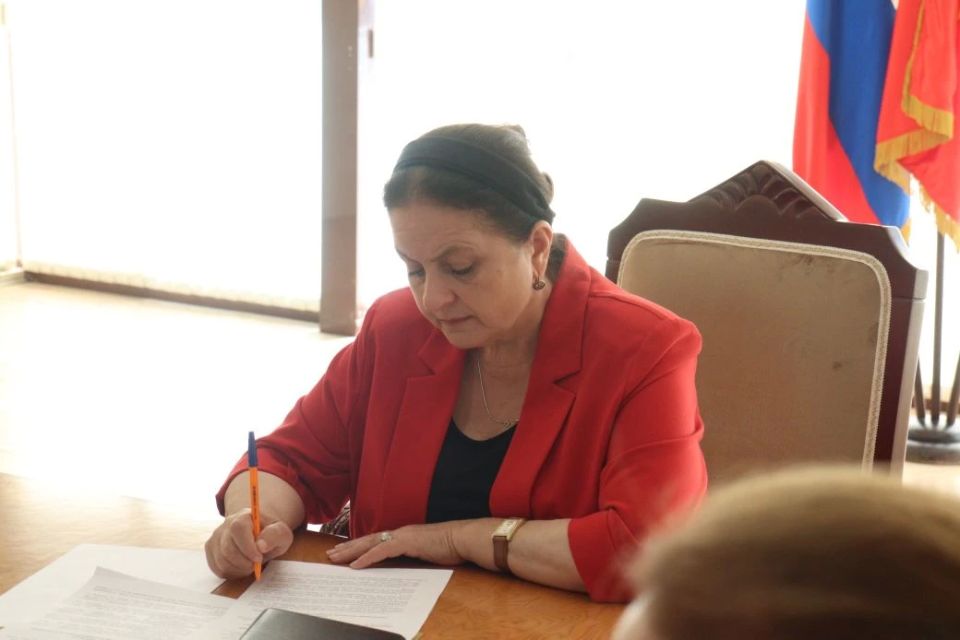 В администрации города состоялось очередное заседание комиссии по делам несовершеннолетних и защите их прав под председательством заместителя Главы города Макки Зязиковой В администрации города состоялось очередное заседание комиссии по делам несовершеннолетних и защите их прав под председательством заместителя Главы города Макки Зязиковой