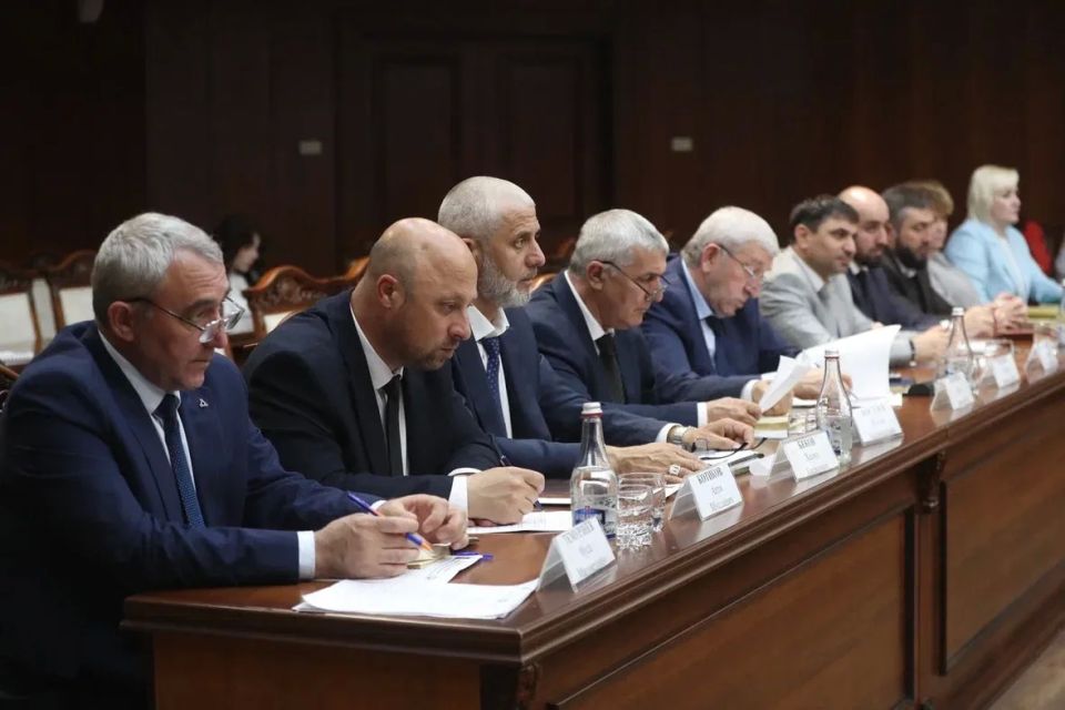 В Правительстве Ингушетии состоялось еженедельное заседание кабинета министров под руководством Председателя Правительства республики Владимира Сластенина В Правительстве Ингушетии состоялось еженедельное заседание кабинета министров под руководством Председателя Правительства республики Владимира Сластенина
