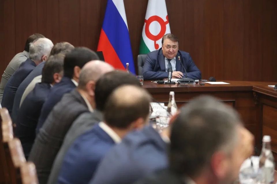 В Правительстве Ингушетии состоялось еженедельное заседание кабинета министров под руководством Председателя Правительства республики Владимира Сластенина