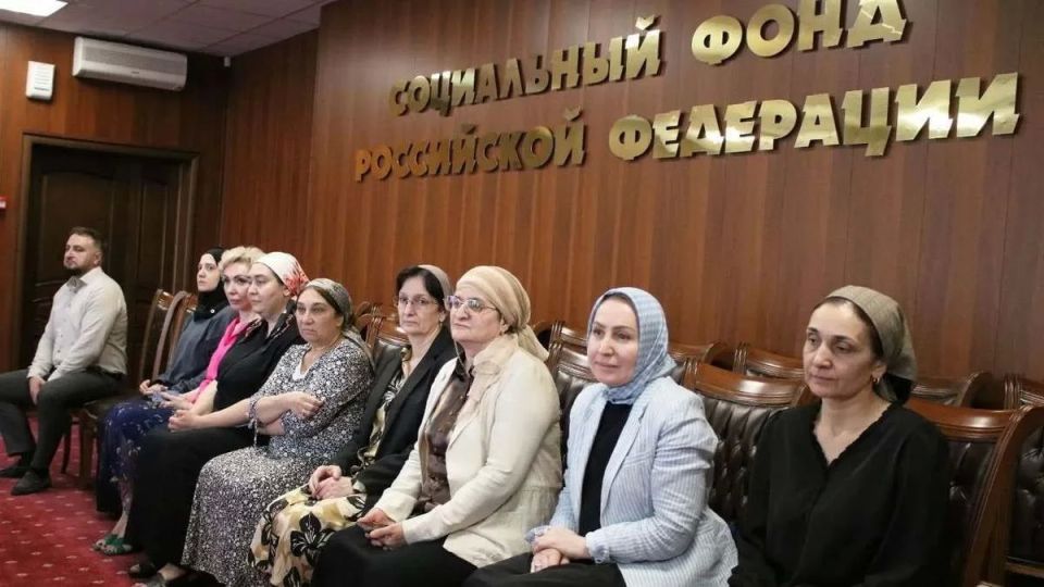 В Магасе в День социального работника отметили сотрудников Отделения Социального фонда России по РИ В Магасе в День социального работника отметили сотрудников Отделения Социального фонда России по РИ