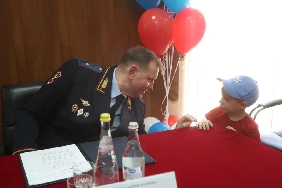 Фоторепортаж с церемонии вручения паспортов юным жителям республики Фоторепортаж с церемонии вручения паспортов юным жителям республики