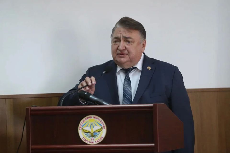 Фоторепортаж с церемонии вручения паспортов юным жителям республики Фоторепортаж с церемонии вручения паспортов юным жителям республики
