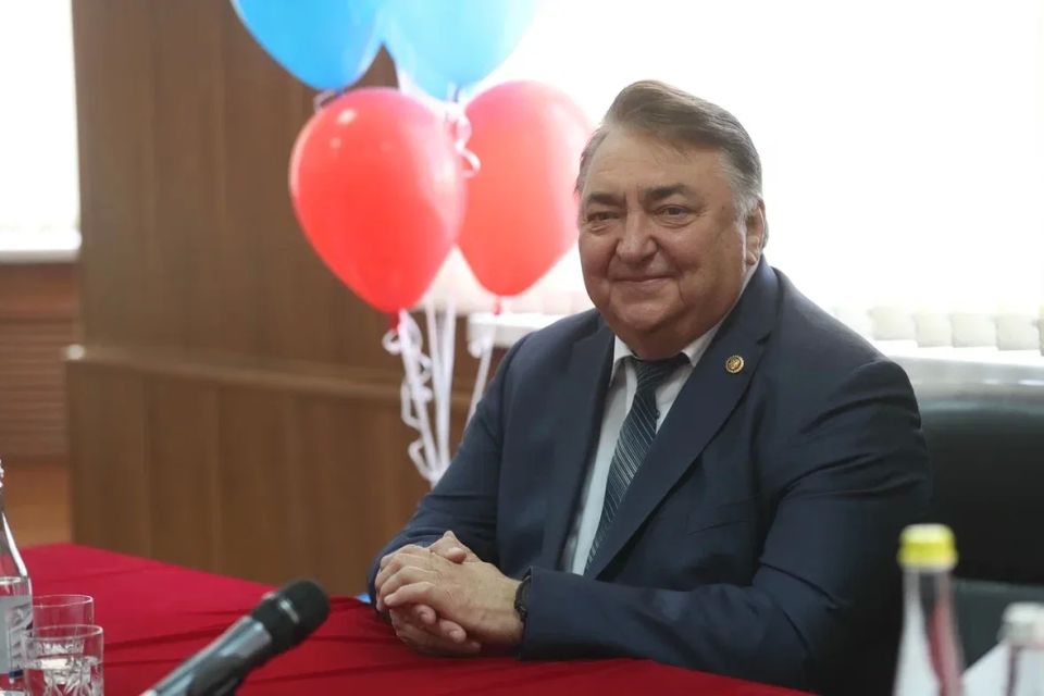 Фоторепортаж с церемонии вручения паспортов юным жителям республики Фоторепортаж с церемонии вручения паспортов юным жителям республики