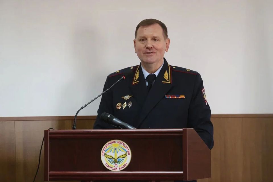 Фоторепортаж с церемонии вручения паспортов юным жителям республики Фоторепортаж с церемонии вручения паспортов юным жителям республики