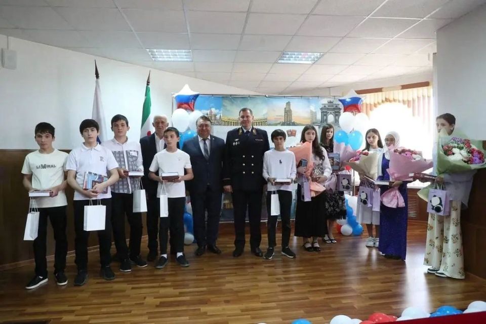 Ко Дню России в Ингушетии вручили первые паспорта юным гражданам