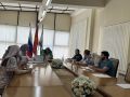 В администрации города прошло очередное заседание комиссии по делам несовершеннолетних и защите их прав, которое провела заместитель председателя комиссии Зарема Евлоева