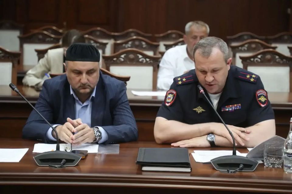 Под председательством вице-премьера Ингушетии Хаджибекира Муталиева прошло заседание Межведомственной комиссии по противодействию нелегальной занятости Под председательством вице-премьера Ингушетии Хаджибекира Муталиева прошло заседание Межведомственной комиссии по противодействию нелегальной занятости