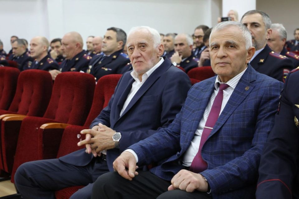 В МВД по Республике Ингушетия вручили награды отличившимся сотрудникам ведомства В МВД по Республике Ингушетия вручили награды отличившимся сотрудникам ведомства