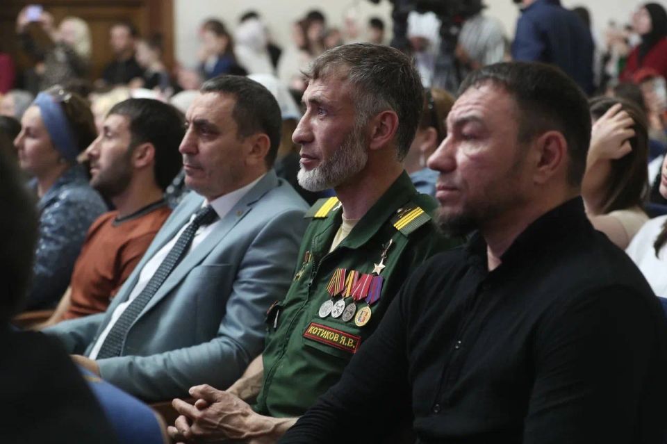 Махмуд-Али Калиматов: В Ингушетии, как и во всех регионах России сегодня отмечали День нашей Родины — День России! Махмуд-Али Калиматов: В Ингушетии, как и во всех регионах России сегодня отмечали День нашей Родины — День России!