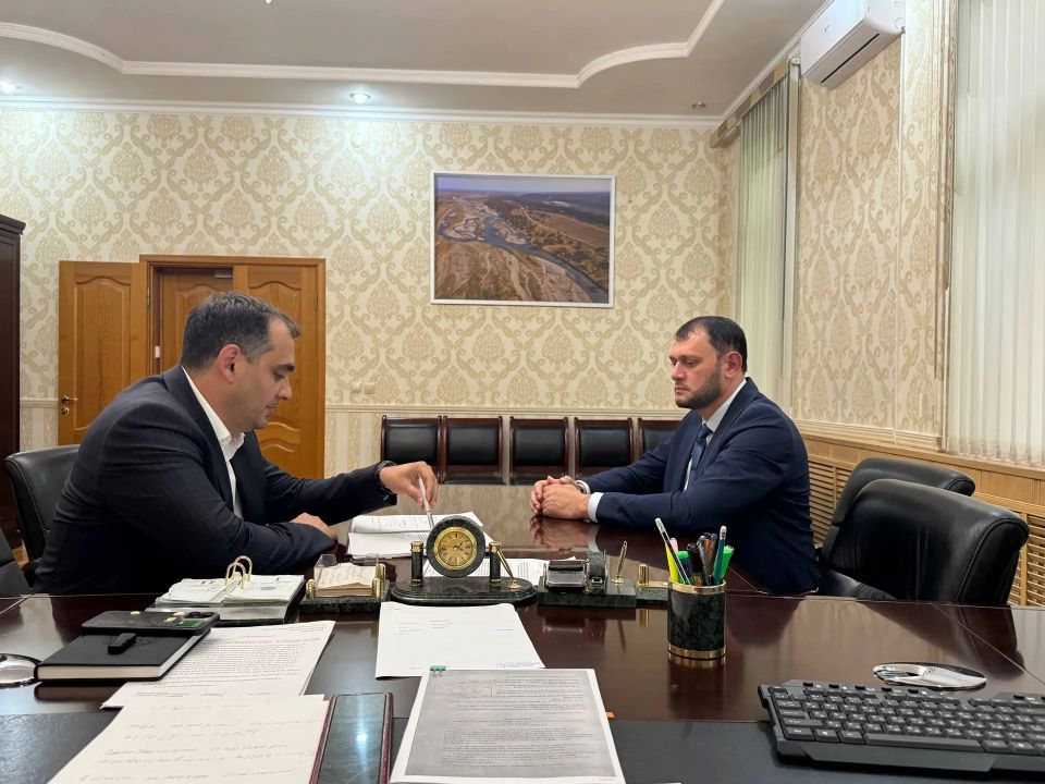 Министр природных ресурсов и экологии Республики Ингушетия Микаил Мизиев провел рабочую встречу с главой города Малгобек Магомедом Боковым Министр природных ресурсов и экологии Республики Ингушетия Микаил Мизиев провел рабочую встречу с главой города Малгобек Магомедом Боковым