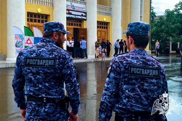 Росгвардейцы обеспечили правопорядок в период празднования Дня России в Ингушетии Росгвардейцы обеспечили правопорядок в период празднования Дня России в Ингушетии