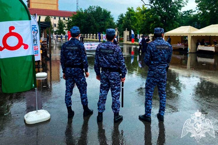 Росгвардейцы обеспечили правопорядок в период празднования Дня России в Ингушетии Росгвардейцы обеспечили правопорядок в период празднования Дня России в Ингушетии