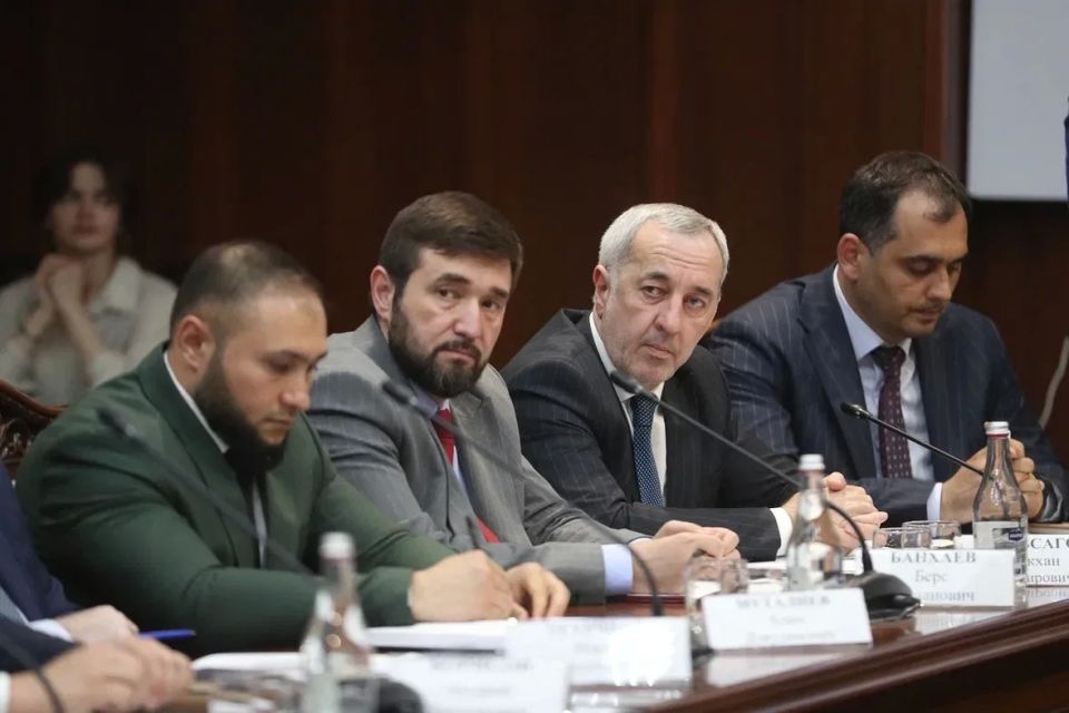 В Правительстве Ингушетии под председательством Главы республики Махмуда-Али Калиматова состоялось расширенное еженедельное заседание В Правительстве Ингушетии под председательством Главы республики Махмуда-Али Калиматова состоялось расширенное еженедельное заседание