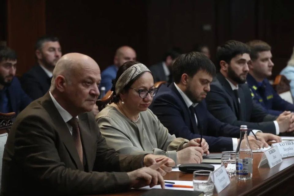 Еще одним вопросом расширенного заседания Правительства Ингушетии под председательством Главы республики Махмуда-Али Калиматова стала работа с обращениями жителей Еще одним вопросом расширенного заседания Правительства Ингушетии под председательством Главы республики Махмуда-Али Калиматова стала работа с обращениями жителей
