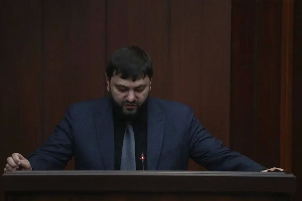 На еженедельном совещании в Правительстве Глава региона Махмуд-Али Калиматов поднял вопрос своевременной выплаты заработной платы и отпускных педагогическим работникам На еженедельном совещании в Правительстве Глава региона Махмуд-Али Калиматов поднял вопрос своевременной выплаты заработной платы и отпускных педагогическим работникам