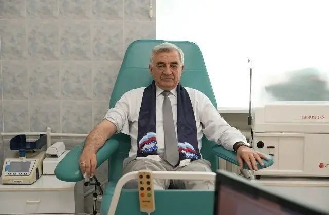Накануне Дня медработникабудет главный единоросс Назрани сдал кровь