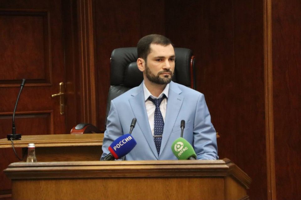 Магомет Тумгоев провел внеочередное заседание Народного Собрания РИ Магомет Тумгоев провел внеочередное заседание Народного Собрания РИ