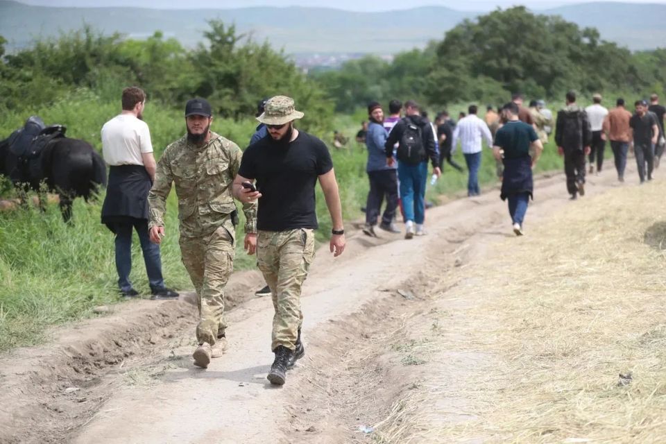 Глава Ингушетии Махмуд-Али Калиматов проконтролировал ход поисково-спасательной операции по поиску 8-летнего Хизира Дербичева, пропавшего на реке Сунжа в Карабулаке Глава Ингушетии Махмуд-Али Калиматов проконтролировал ход поисково-спасательной операции по поиску 8-летнего Хизира Дербичева, пропавшего на реке Сунжа в Карабулаке
