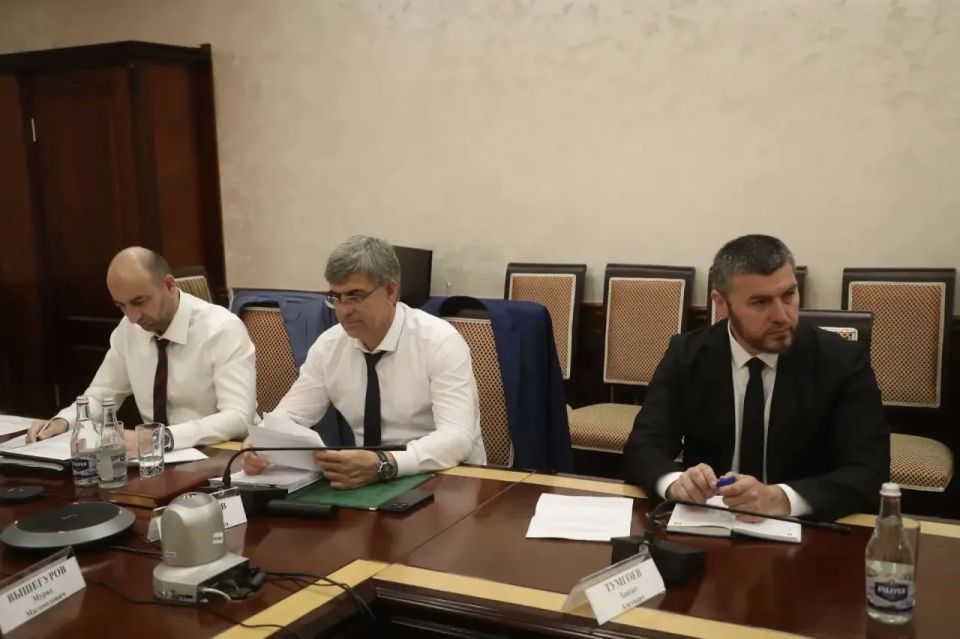 Председатель Правительства Ингушетии Владимир Сластенин принял участие в заседании президиума (штаба) Правительственной комиссии по региональному развитию в Российской Федерации, которое прошло в режиме ВКС под... Председатель Правительства Ингушетии Владимир Сластенин принял участие в заседании президиума (штаба) Правительственной комиссии по региональному развитию в Российской Федерации, которое прошло в режиме ВКС под...