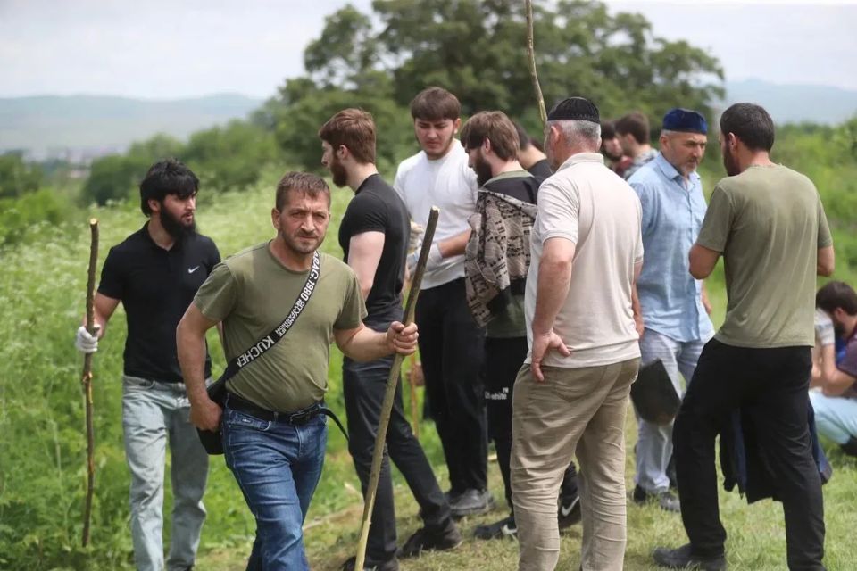 Глава Ингушетии Махмуд-Али Калиматов проконтролировал ход поисково-спасательной операции по поиску 8-летнего Хизира Дербичева, пропавшего на реке Сунжа в Карабулаке Глава Ингушетии Махмуд-Али Калиматов проконтролировал ход поисково-спасательной операции по поиску 8-летнего Хизира Дербичева, пропавшего на реке Сунжа в Карабулаке