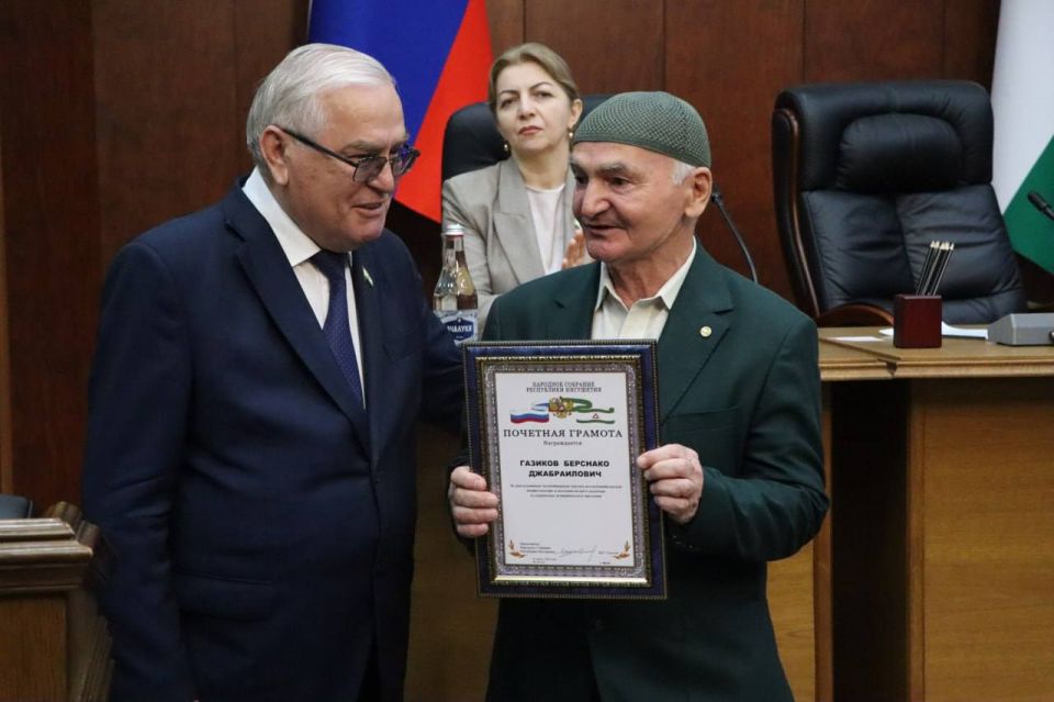 Сегодня в ходе заседания Народного Собрания РИ состоялось торжественное награждение Орденом «Наха сийдер» государственного деятеля ингушского народа, имя которого неразрывно связано с восстановлением ингушской... Сегодня в ходе заседания Народного Собрания РИ состоялось торжественное награждение Орденом «Наха сийдер» государственного деятеля ингушского народа, имя которого неразрывно связано с восстановлением ингушской...