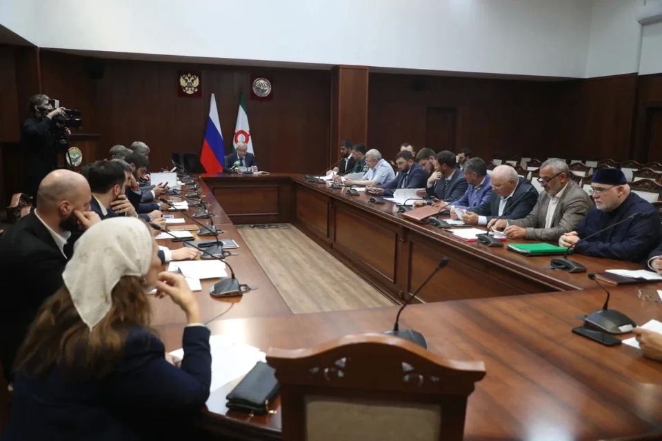 Под руководством заместителя Председателя Правительства Ингушетии Микаила Балахоева состоялось совещание, посвященное вопросам платежной дисциплины за потребленные энергоресурсы, инвентаризации объектов коммунальной... Под руководством заместителя Председателя Правительства Ингушетии Микаила Балахоева состоялось совещание, посвященное вопросам платежной дисциплины за потребленные энергоресурсы, инвентаризации объектов коммунальной...