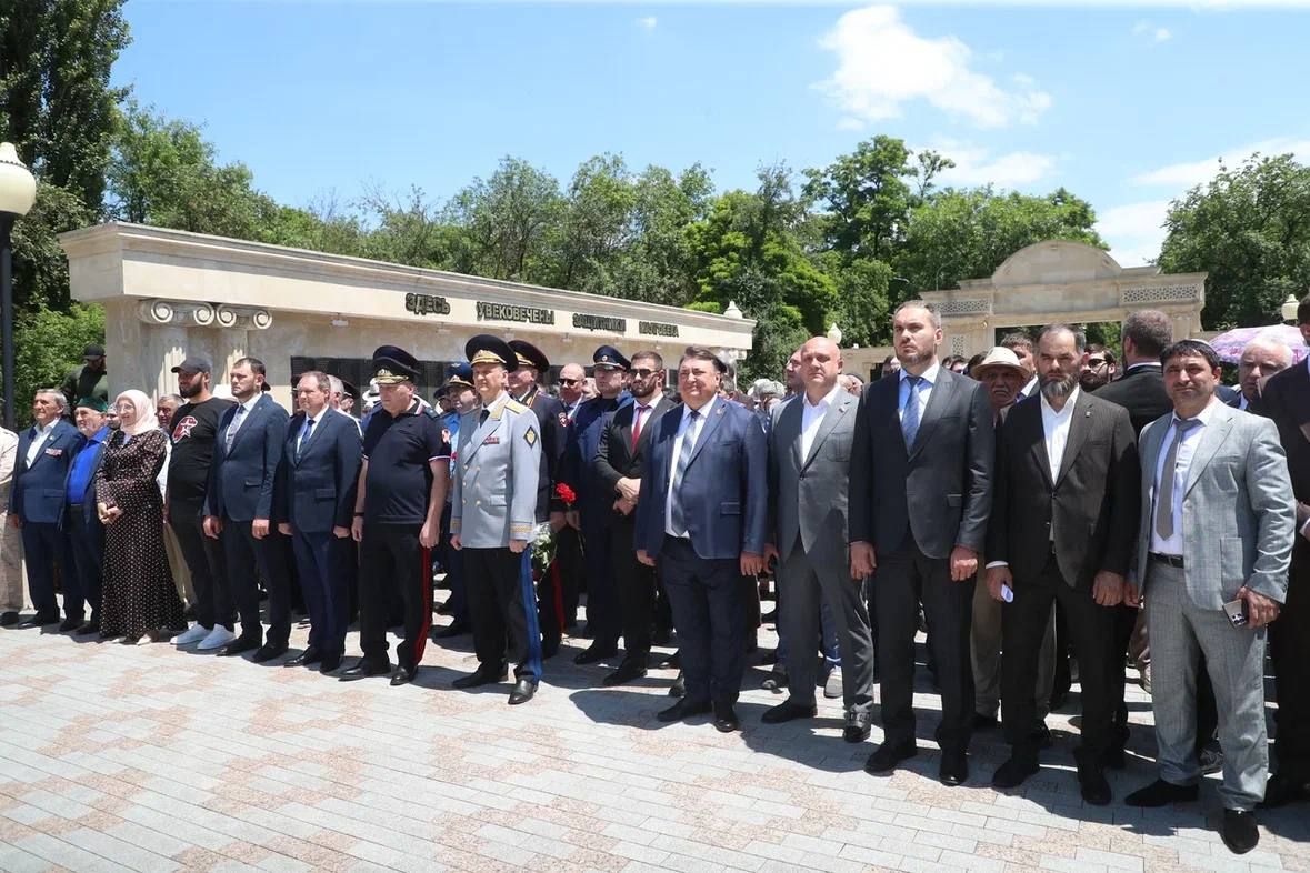 В Малгобеке почтили память защитников Отечества и сотрудников правоохранительных органов, погибших при исполнении служебного долга В Малгобеке почтили память защитников Отечества и сотрудников правоохранительных органов, погибших при исполнении служебного долга