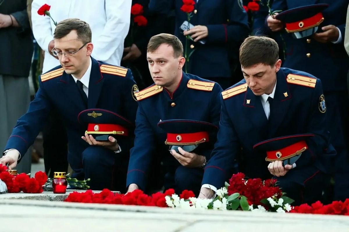 Офицеры Следственного комитета России приняли участие в памятных мероприятиях в День памяти и скорби Офицеры Следственного комитета России приняли участие в памятных мероприятиях в День памяти и скорби