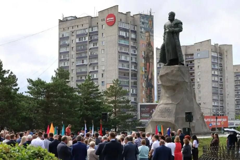 Самый большой мурал в России открыли в Хабаровске в честь Героя Владимира Шатова Самый большой мурал в России открыли в Хабаровске в честь Героя Владимира Шатова