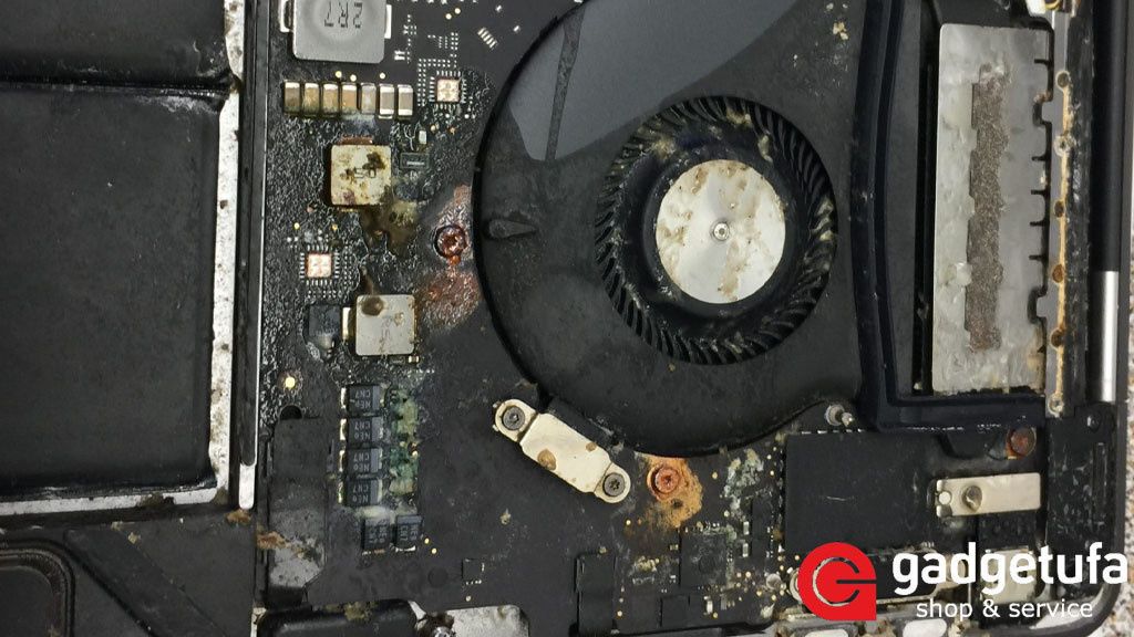Что делать, если ваш MacBook стал жертвой воды