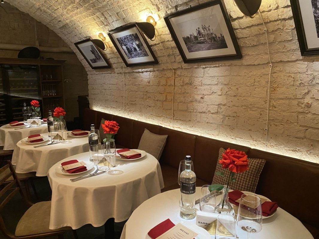 Винные подземелья Лубянки: новый ресторан Barbaresco wine&music радует гастрономов