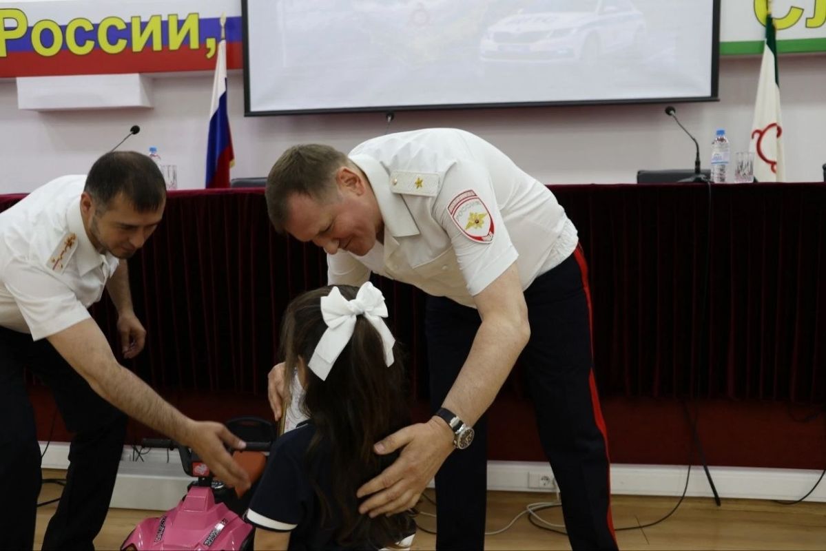 Министр внутренних дел по Республике Ингушетия вручил награды отличившимся сотрудникам подразделений Государственной инспекции безопасности дорожного движения МВД по Республике Ингушетия Министр внутренних дел по Республике Ингушетия вручил награды отличившимся сотрудникам подразделений Государственной инспекции безопасности дорожного движения МВД по Республике Ингушетия