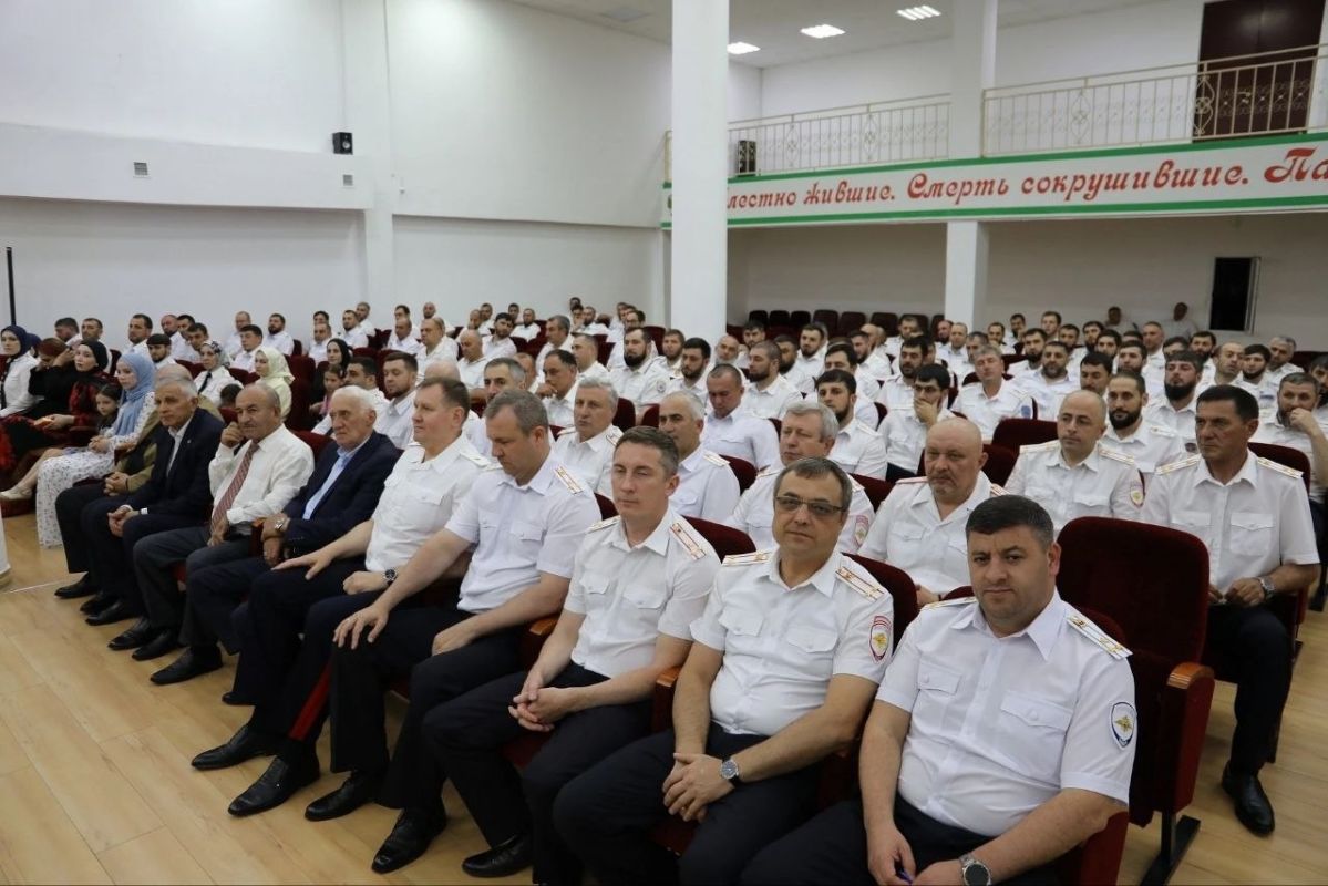 Министр внутренних дел по Республике Ингушетия вручил награды отличившимся сотрудникам подразделений Государственной инспекции безопасности дорожного движения МВД по Республике Ингушетия Министр внутренних дел по Республике Ингушетия вручил награды отличившимся сотрудникам подразделений Государственной инспекции безопасности дорожного движения МВД по Республике Ингушетия