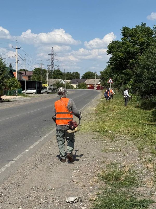 Дорожники проводят работы в рамках содержания улично-дорожной сети республики Дорожники проводят работы в рамках содержания улично-дорожной сети республики