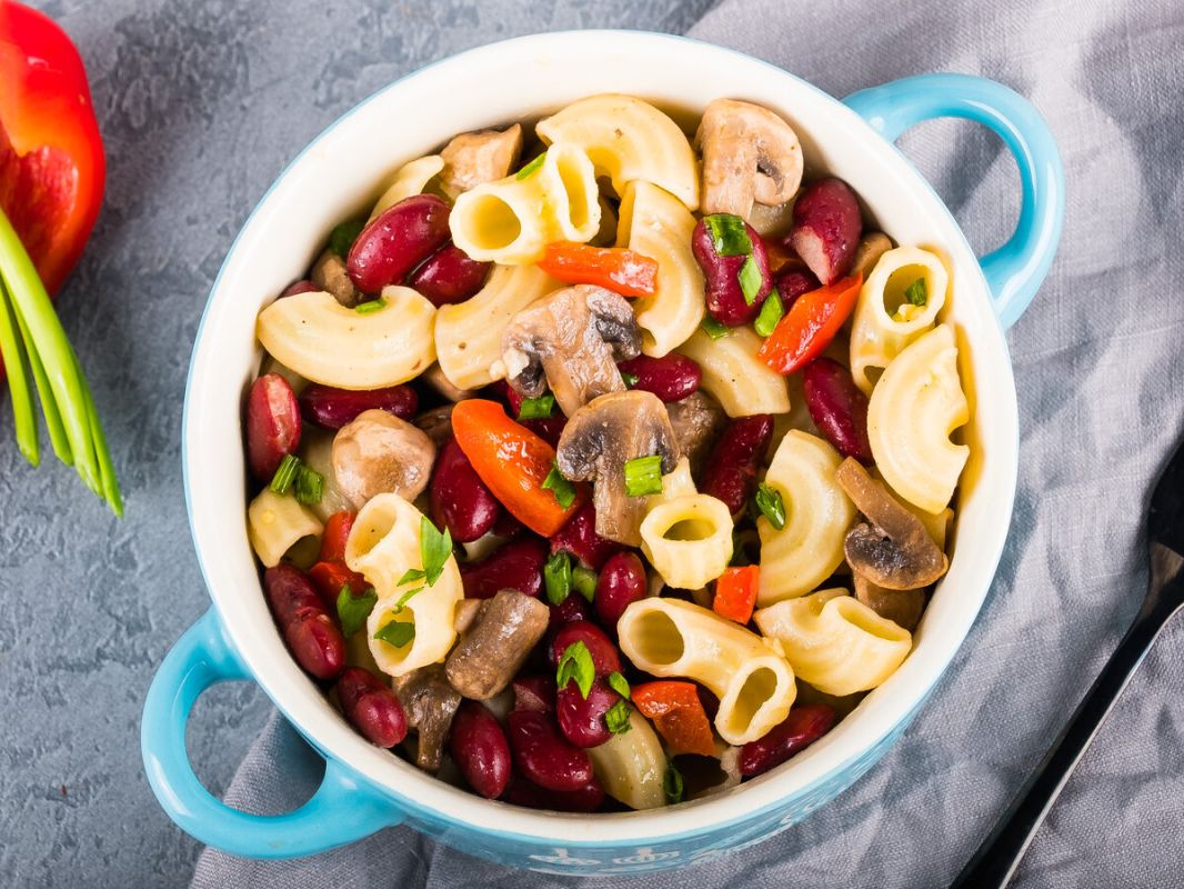 Салат с пастой, грибами и фасолью: Вдохновение на вашей кухне